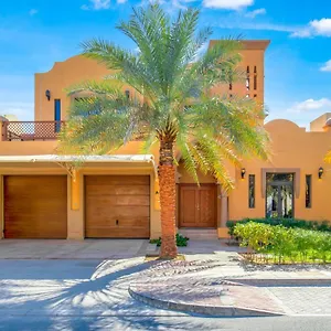Fam Living - Palm Jumeirah - With Private Pool Villa Dubai