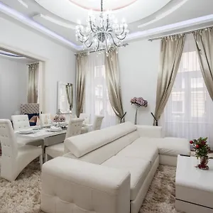 Opera Balkony Luxury With Free Parking Apartment Budapest